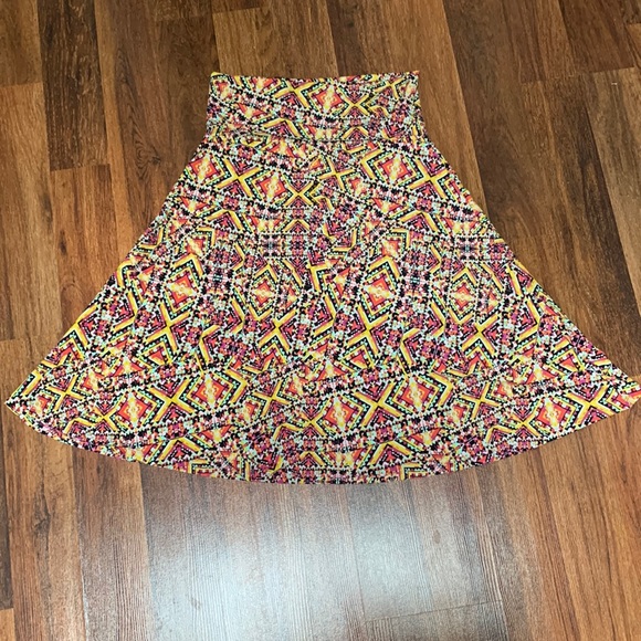 LuLaRoe Dresses & Skirts - Free w purchased item bundle: Lularoe super stretchy Southwest mid length szM